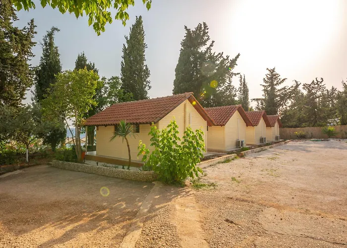 Lodges Shen Nikolla