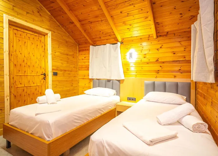 Lodges Shen Nikolla
